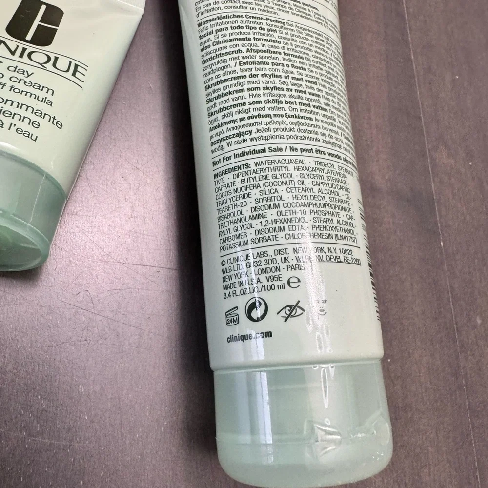 NWT Clinique 7 Day Scrub Cream one 3.4 oz & four travel size 1 oz tubes & bag - Picture 4 of 6